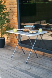 Katlanır Metal Ayaklı Mutfak Masası